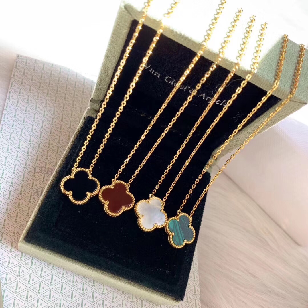 Van Cleef & Arpels 代购级别 Vca 梵克雅宝 标准中号四叶草项链 黄金色 爆 永远都不够卖的款 精选德国进口s925纯银材质电镀厚金 我家版型超赞 必入款 分玫瑰金色和黄金色
