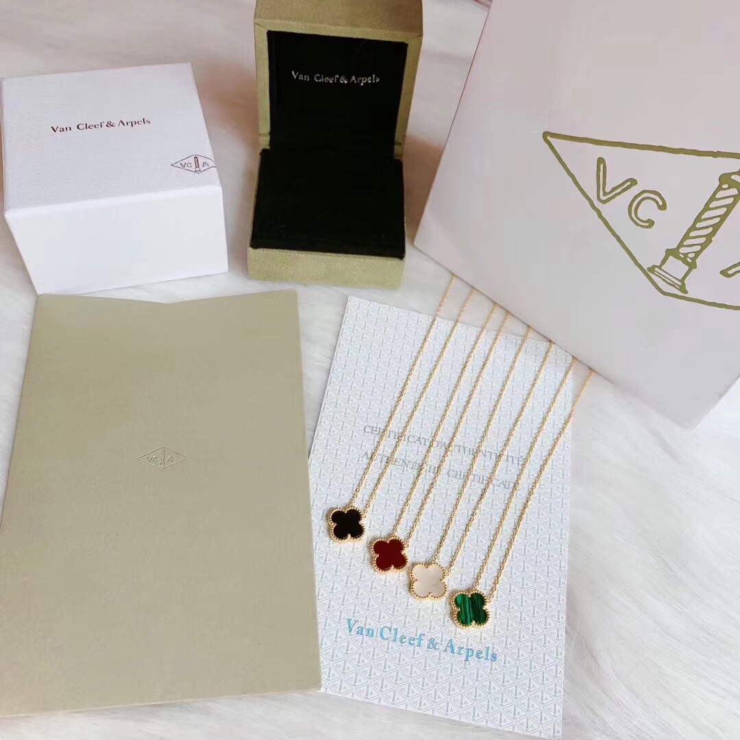 Van Cleef & Arpels 代购级别 Vca 梵克雅宝 标准中号四叶草项链 黄金色 爆 永远都不够卖的款 精选德国进口s925纯银材质电镀厚金 我家版型超赞 必入款 分玫瑰金色和黄金色
