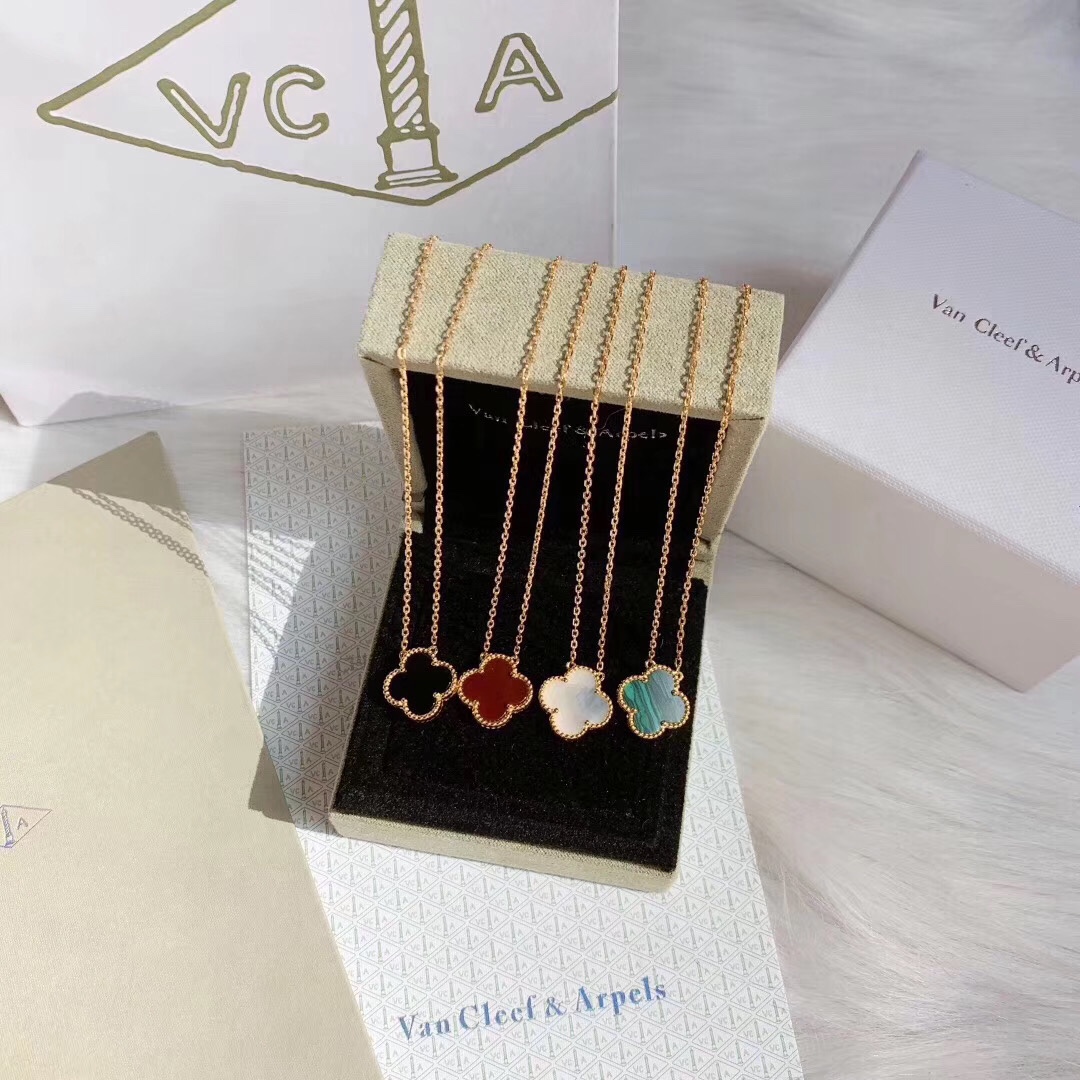 Van Cleef & Arpels 代购级别 Vca 梵克雅宝 标准中号四叶草项链 黄金色 爆 永远都不够卖的款 精选德国进口s925纯银材质电镀厚金 我家版型超赞 必入款 分玫瑰金色和黄金色