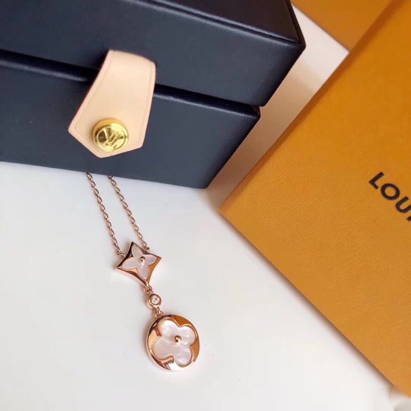 Louis Vuitton Jewelry Necklaces & Pendants White