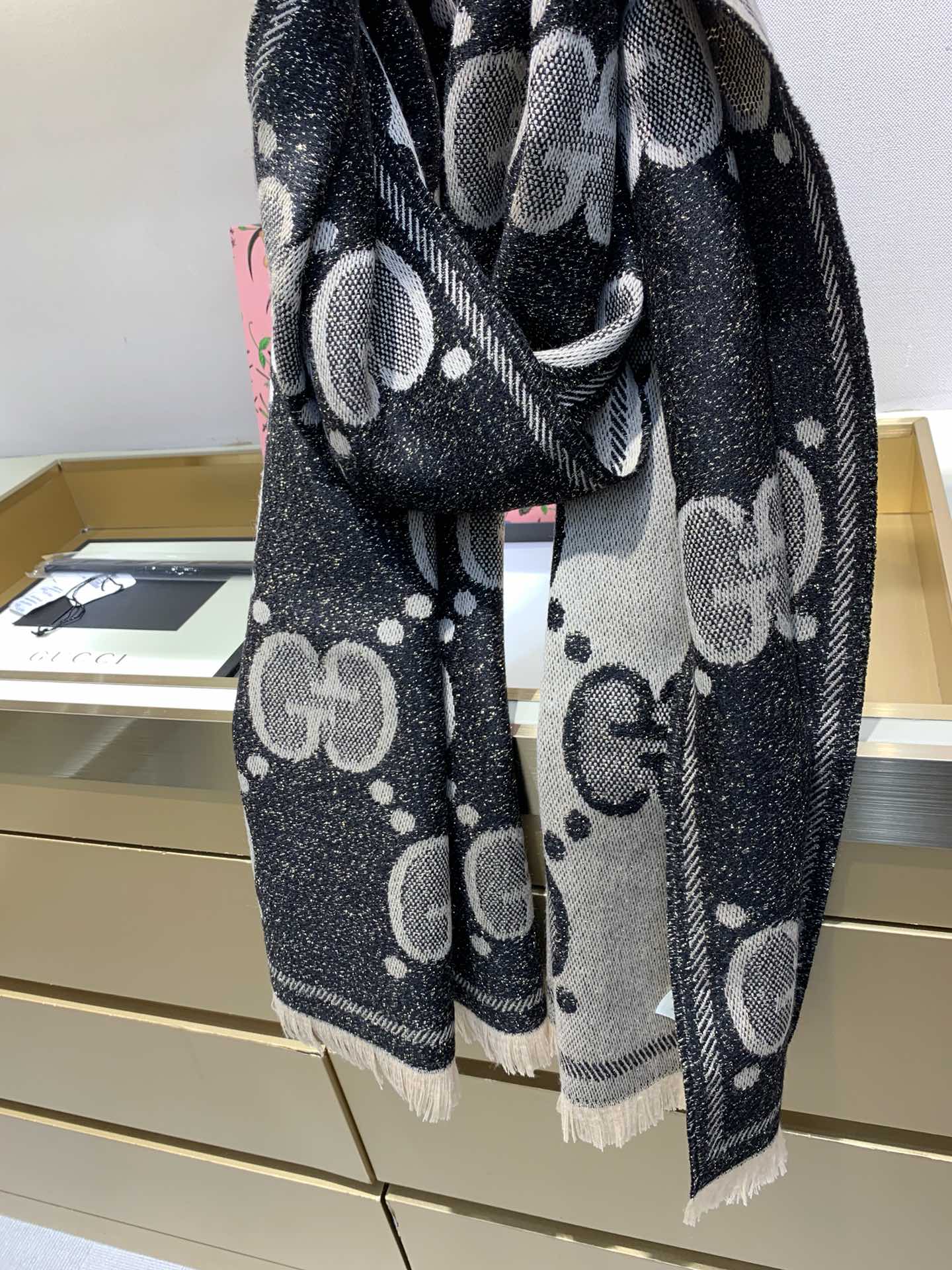 Gucci Wool Lurex Jacquard Scarf with GG Motif - 45 x 195cm 6 i1577091634 1208 4