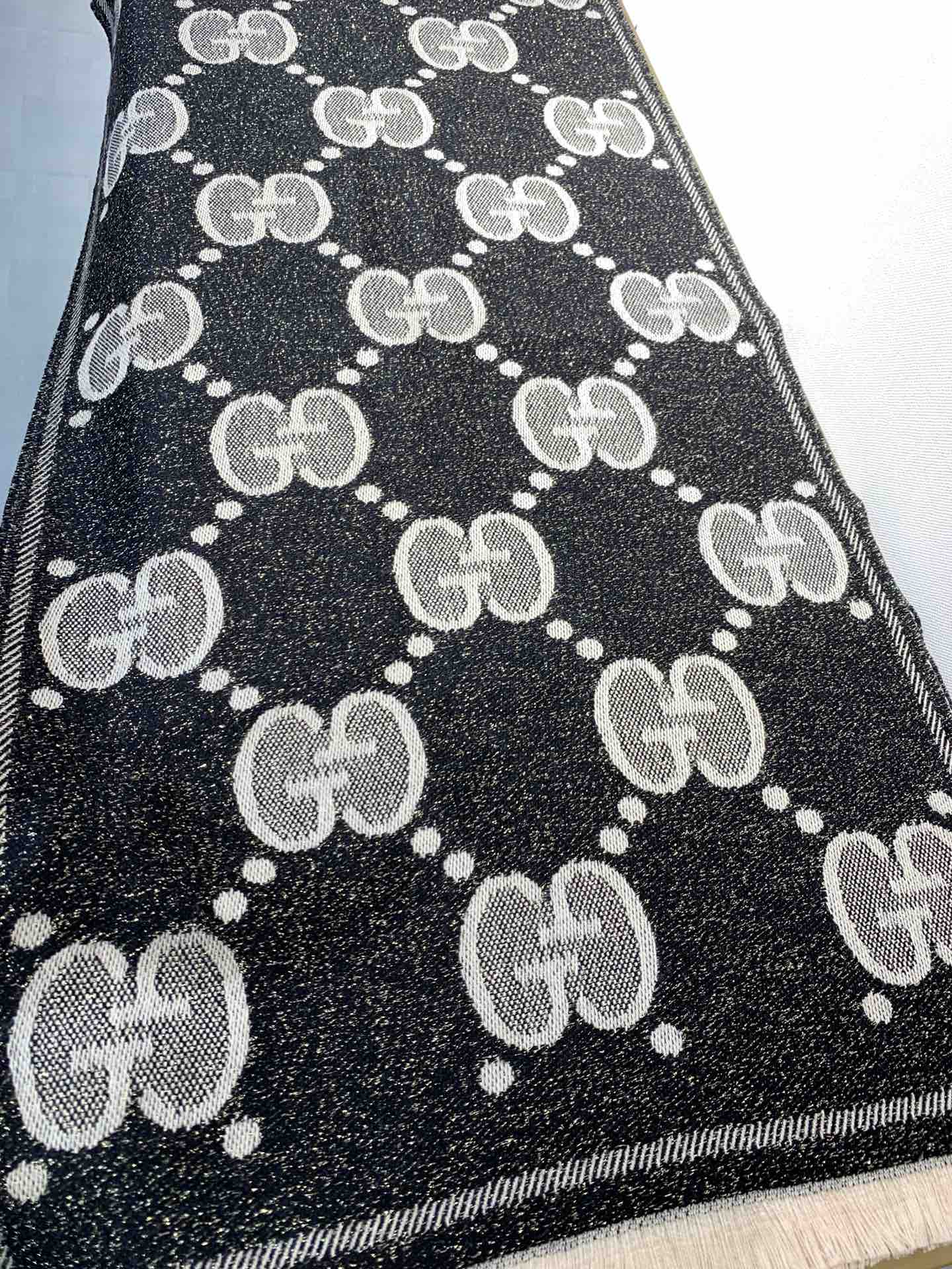 Gucci Wool Lurex Jacquard Scarf with GG Motif - 45 x 195cm 3 i1577091634 7543 1