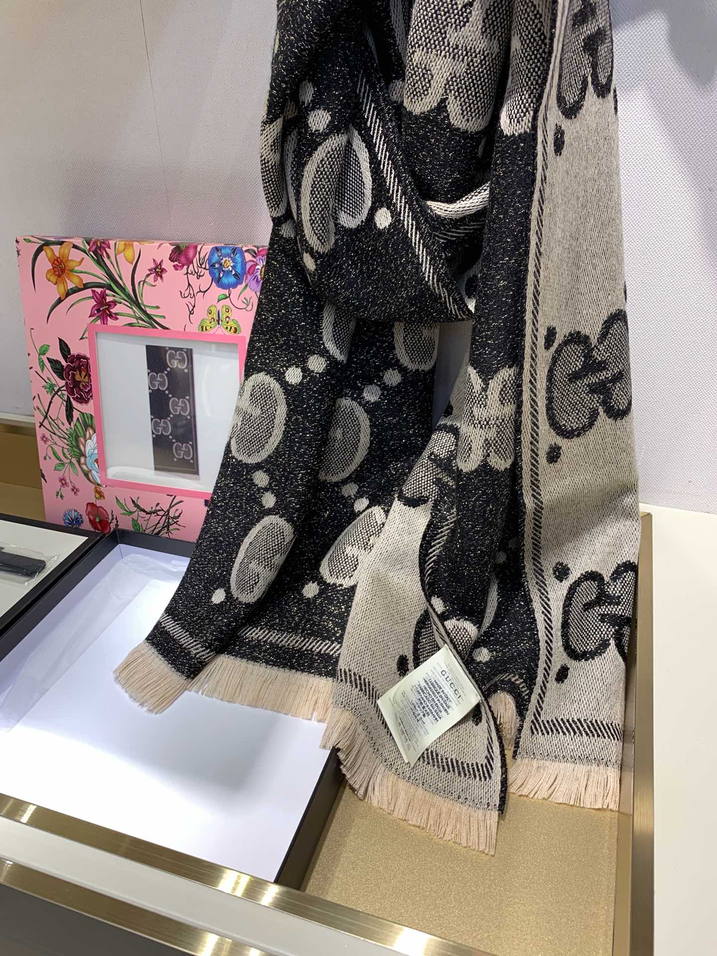 Gucci Wool Lurex Jacquard Scarf with GG Motif - 45 x 195cm 7 i1577091634 7964 5