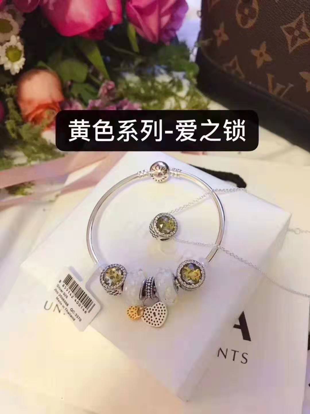 NO:103627,The same model on the official website of Pandora, the latest hot sale in 2019, with Pandora’s first-hand products!  Sterling silver bracelet Each accessory has its meaning, proving that Pandora bracelet has rich jewelry connotations and artistic story size 16 17 18 19 20 21 cm., Pandora finished bracelet, bracelet, pure silver19860909Pandora官网同款 2019热卖最新搭配潘多拉一手货源！ 纯银手链 每一颗配件都有其含义,证明出潘多拉手链是具有丰富的首饰内涵和艺术故事尺寸16 17 18 19 20 21公分.,潘多拉成品手镯,bracelet,bracelet,pure silver,Jewelry