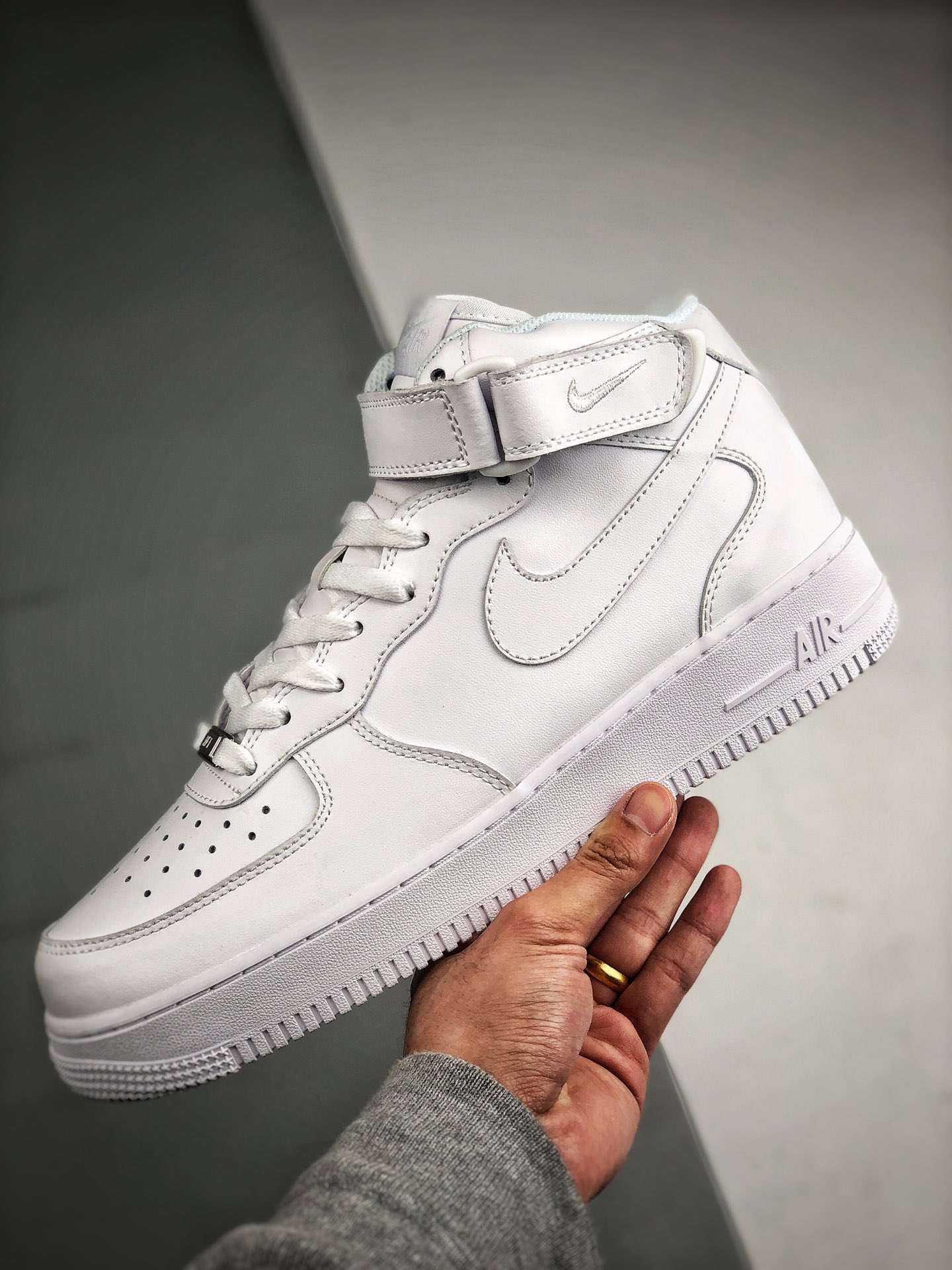 180 Air Force 1 MID 空军中邦纯白