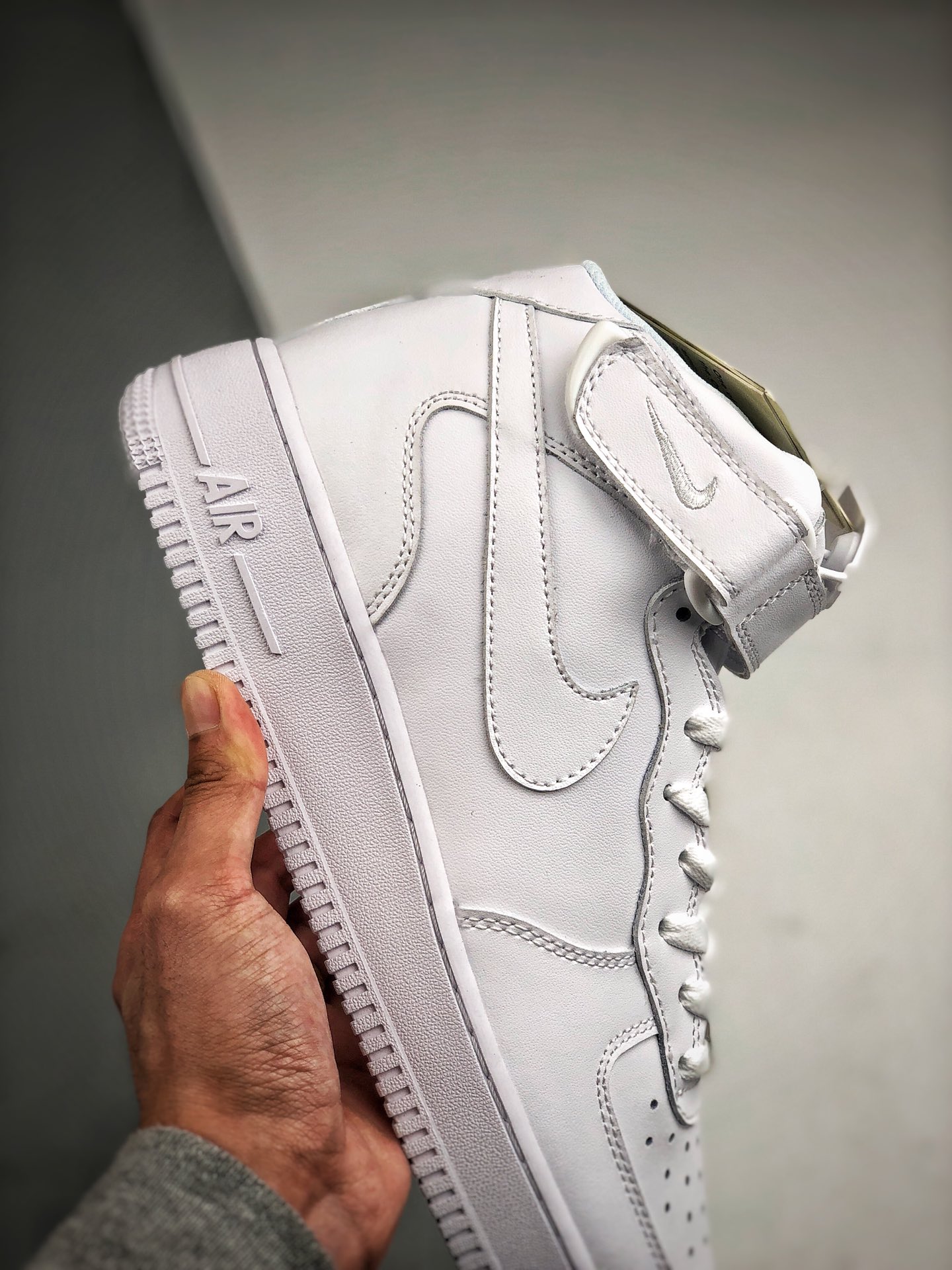 180 Air Force 1 MID 空军中邦纯白