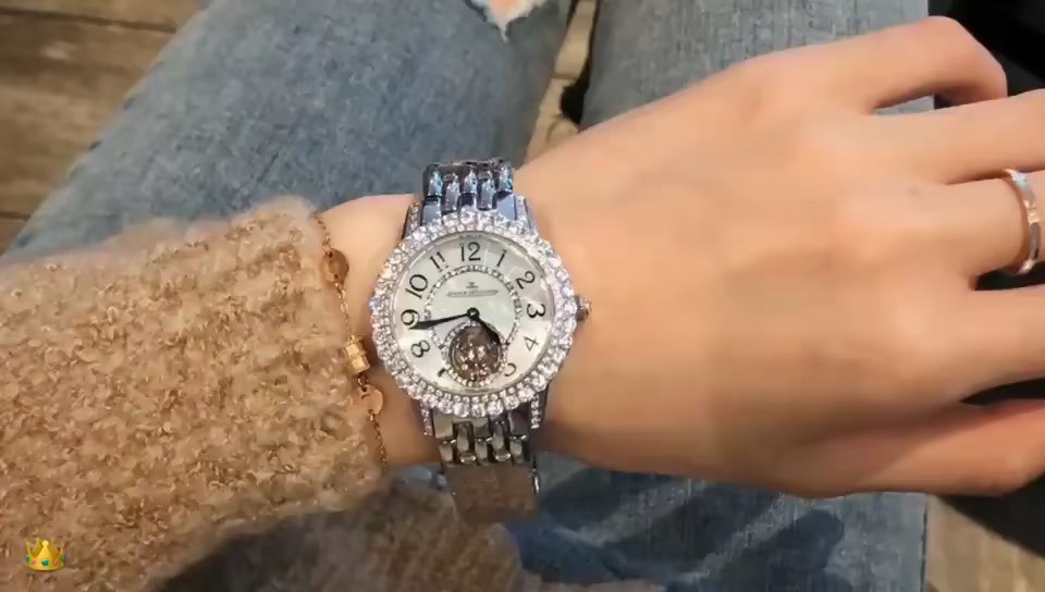 Cartier 积家约会系列贝壳面镶钻飞轮女表腕表视频欣赏
