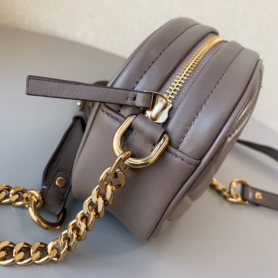 Tory Burch 新款羊皮相机包，羊皮电绣款，手感柔软细腻，百搭款，尺寸：18/12.5/6cm，高品质 灰色