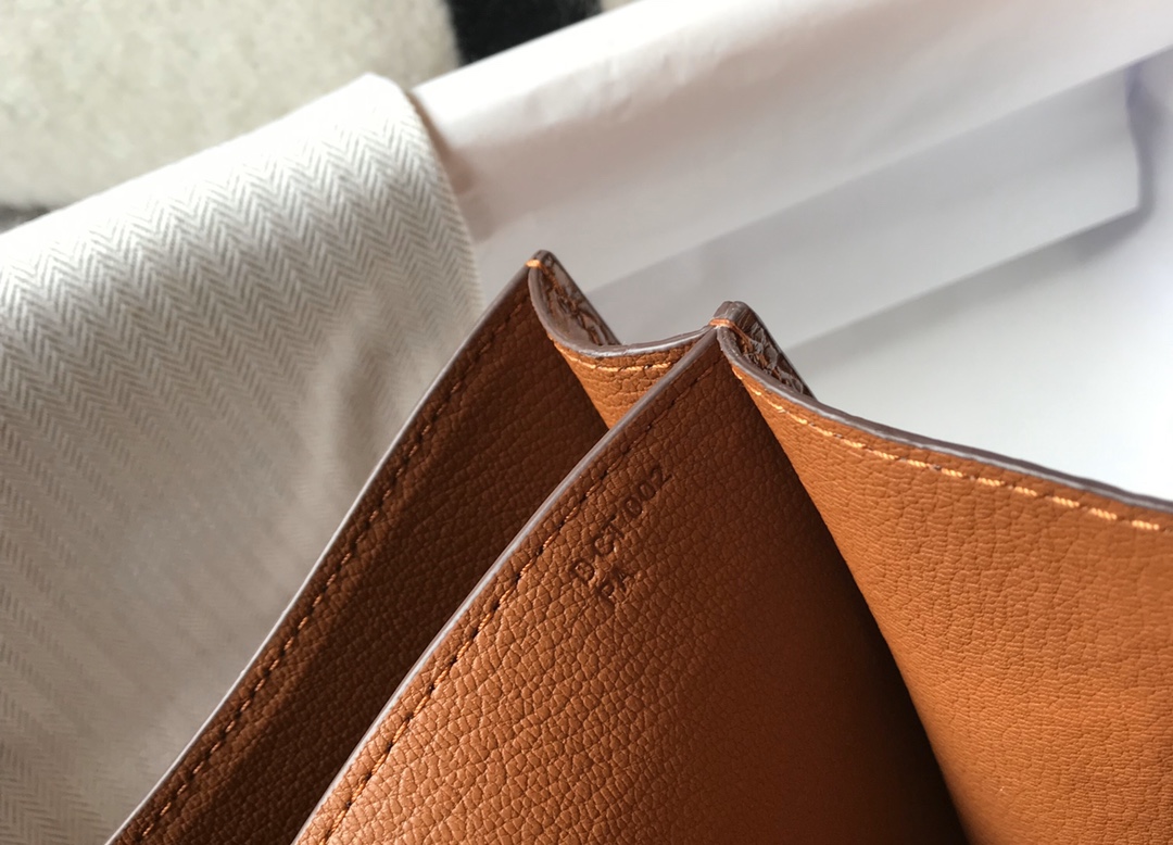 Hermès Constance 18 Alligator Leather Crossbody Bag - Caramel 9 i1577515936 2577 7