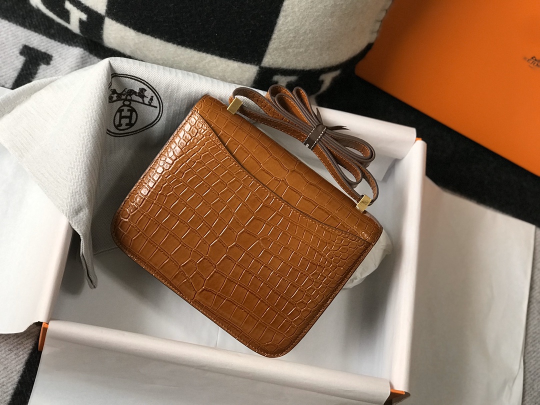 Hermès Constance 18 Alligator Leather Crossbody Bag - Caramel 4 i1577515936 5003 2