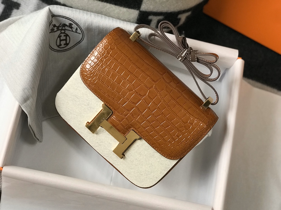 Hermès Constance 18 Alligator Leather Crossbody Bag - Caramel 2 i1577515936 6430 0