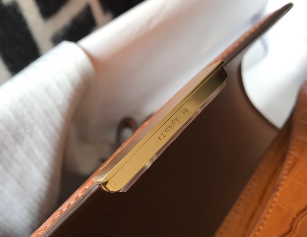 Hermès Constance 18 Alligator Leather Crossbody Bag - Caramel 8 i1577515936 714 6