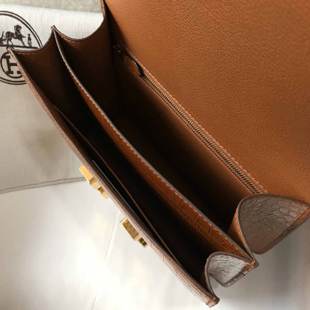 Hermès Constance 18 Alligator Leather Crossbody Bag - Caramel 10 i1577515936 7309 8