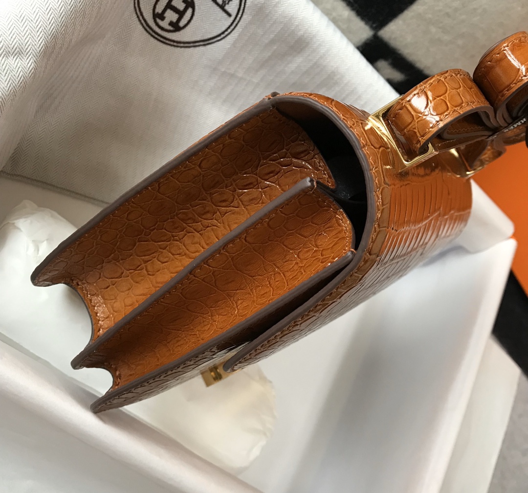 Hermès Constance 18 Alligator Leather Crossbody Bag - Caramel 6 i1577515936 7736 4