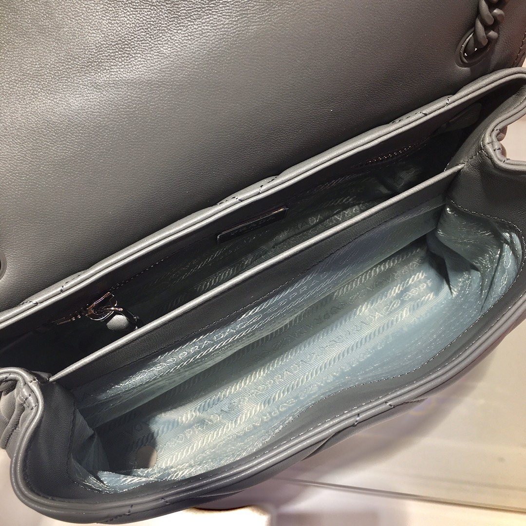 PRADA普拉达进口小羊皮肩背包1BD231