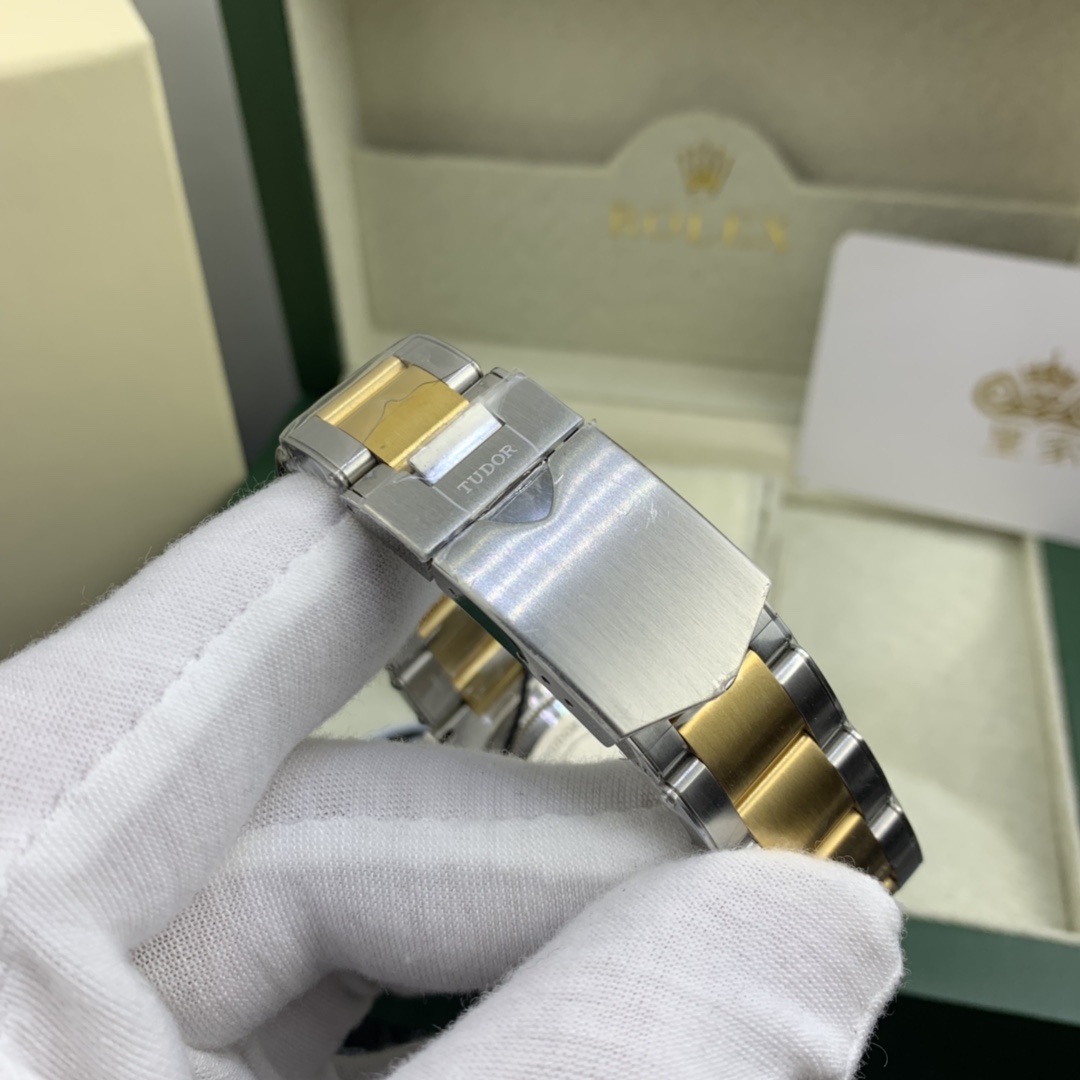 Tudor 皇家 帝舵启承系列间金盾男款腕表