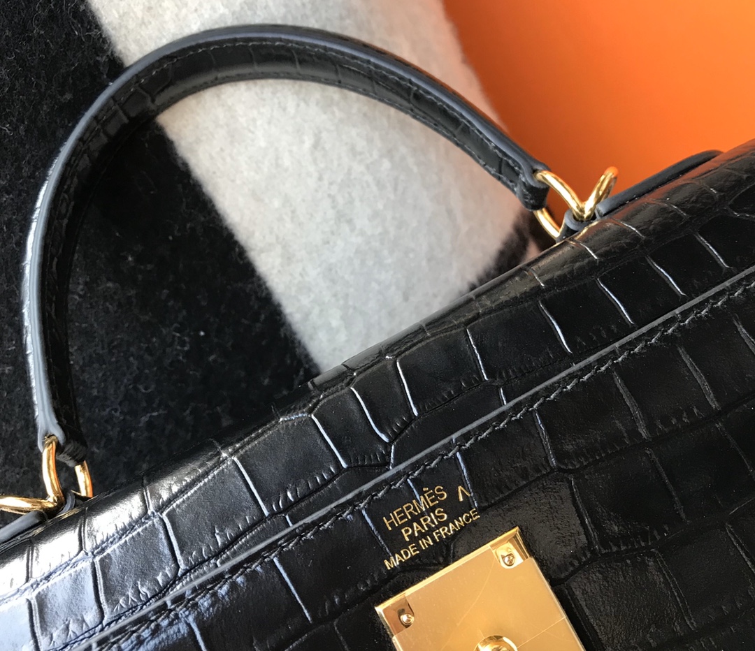 Hermes Kelly 28cm Black Alligator Leather Gold Hardware Satchel Handbag 8 i1577951423 1538 6