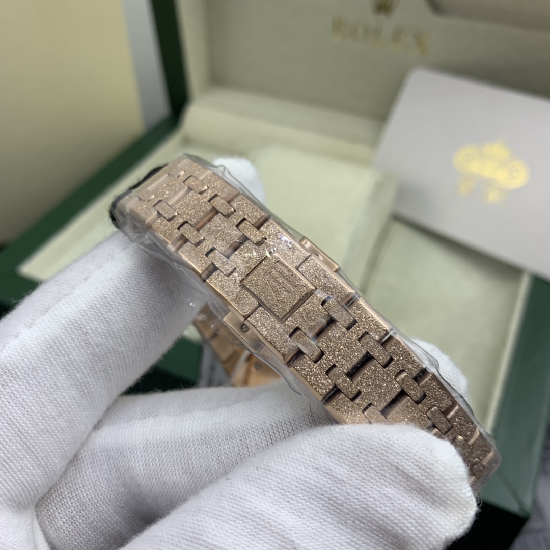 Audemars Piguet 皇家 爱彼皇家橡树霜金女款腕表