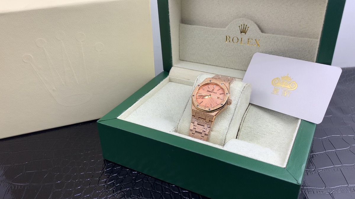 Audemars Piguet 皇家 爱彼皇家橡树霜金女款腕表视频欣赏