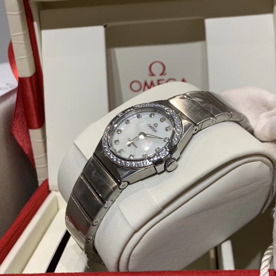 Omega 最美欧米茄星座贝壳面镶钻女表