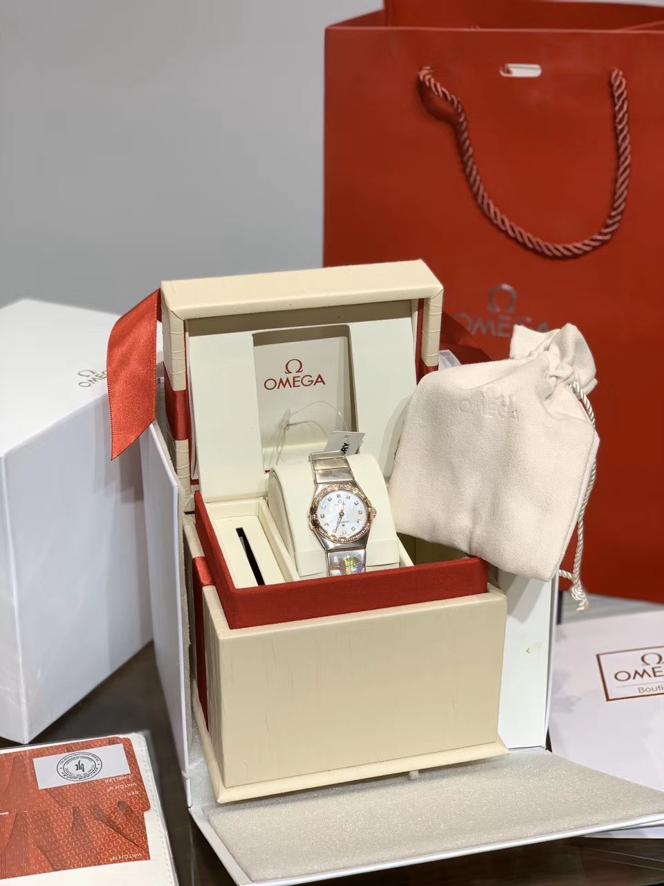 Omega 最美欧米茄星座贝壳面镶钻女表