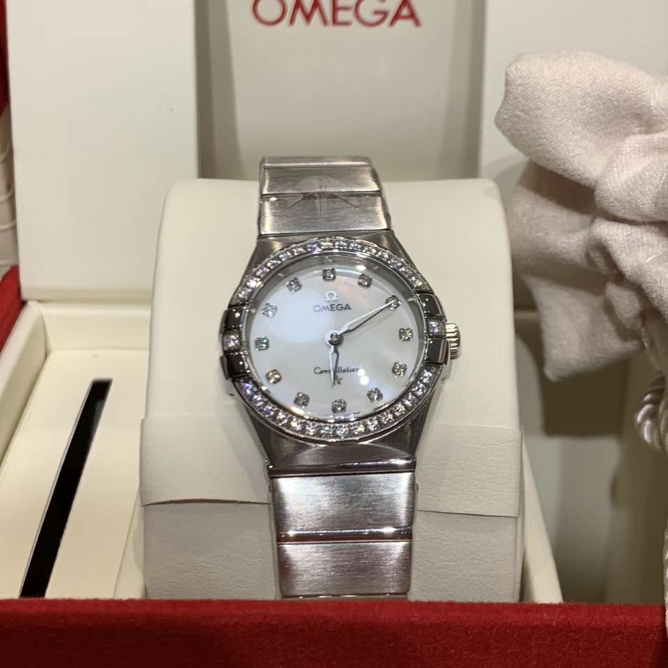 Omega 最美欧米茄星座贝壳面镶钻女表