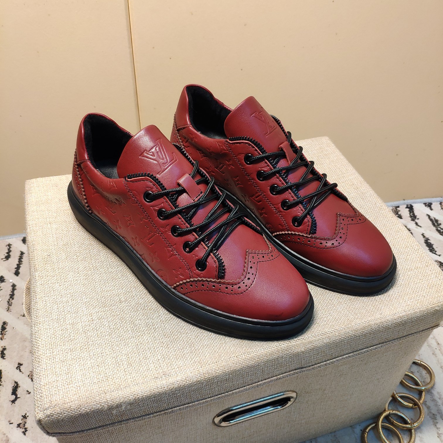 工厂价 230 【louls vultton】路易威登～独特现风运动鞋.lv专柜