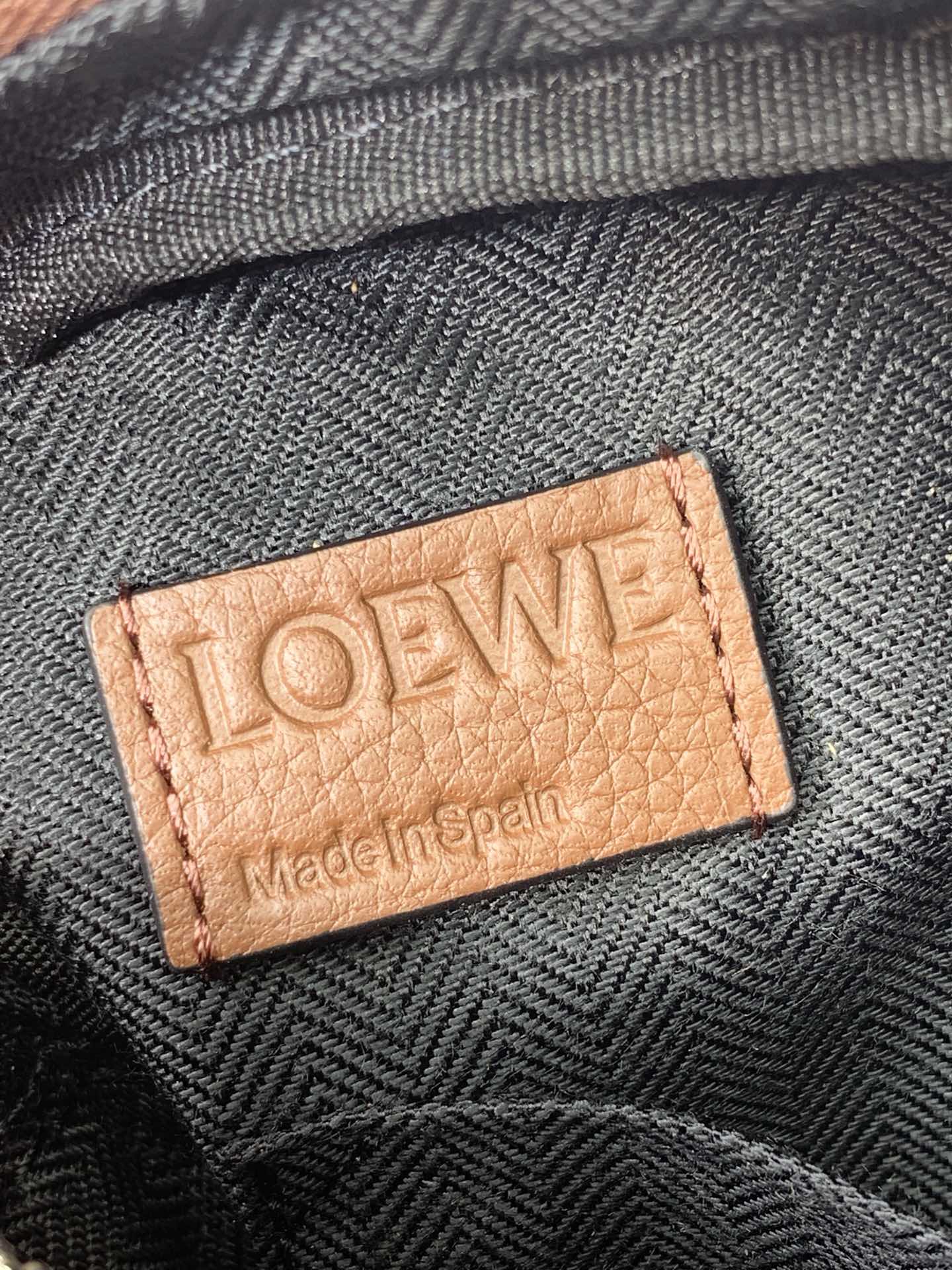 LOEWE罗意威 Military Messenger最新版信使包 0339棕色