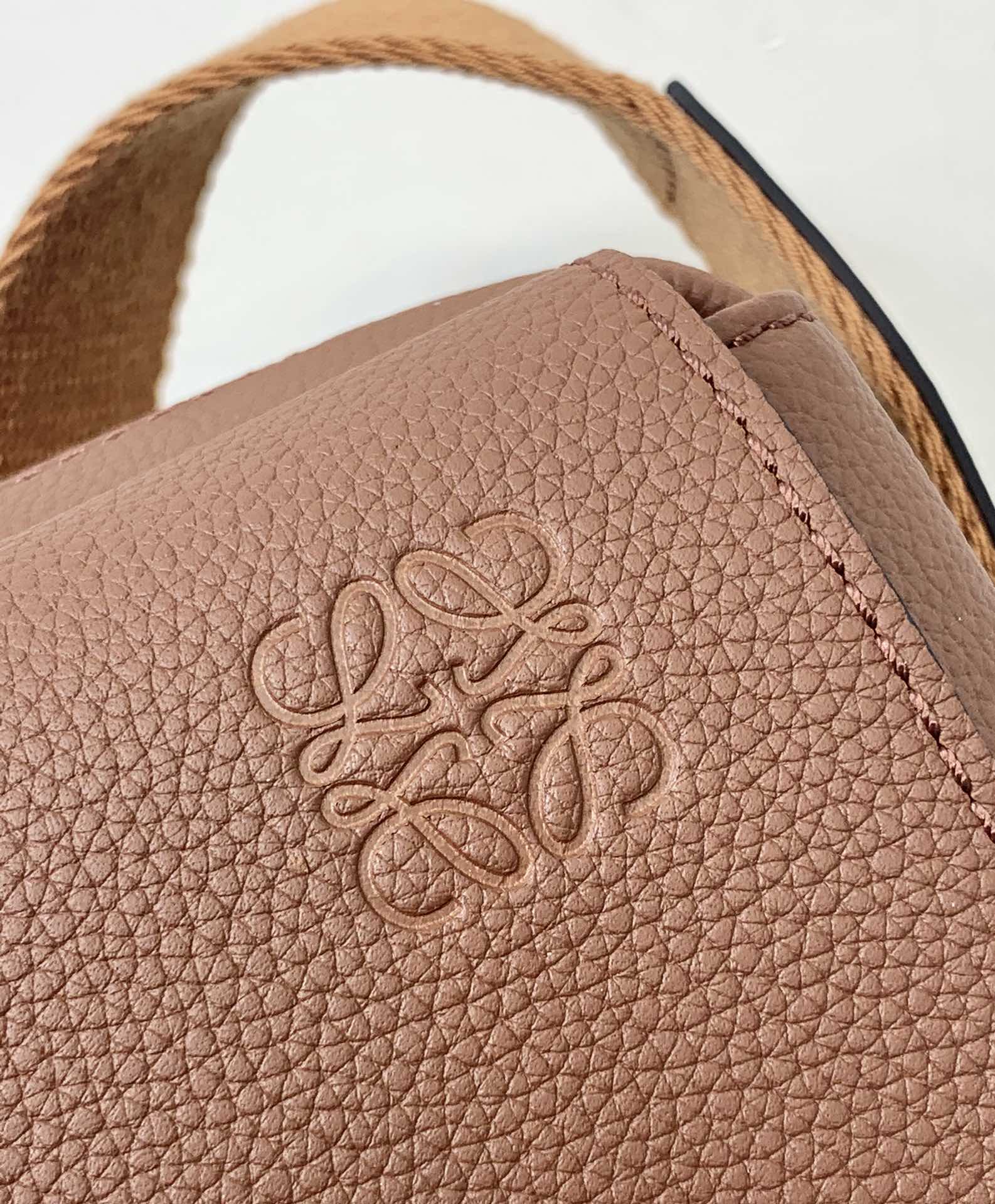 LOEWE罗意威 Military Messenger最新版信使包 0339棕色