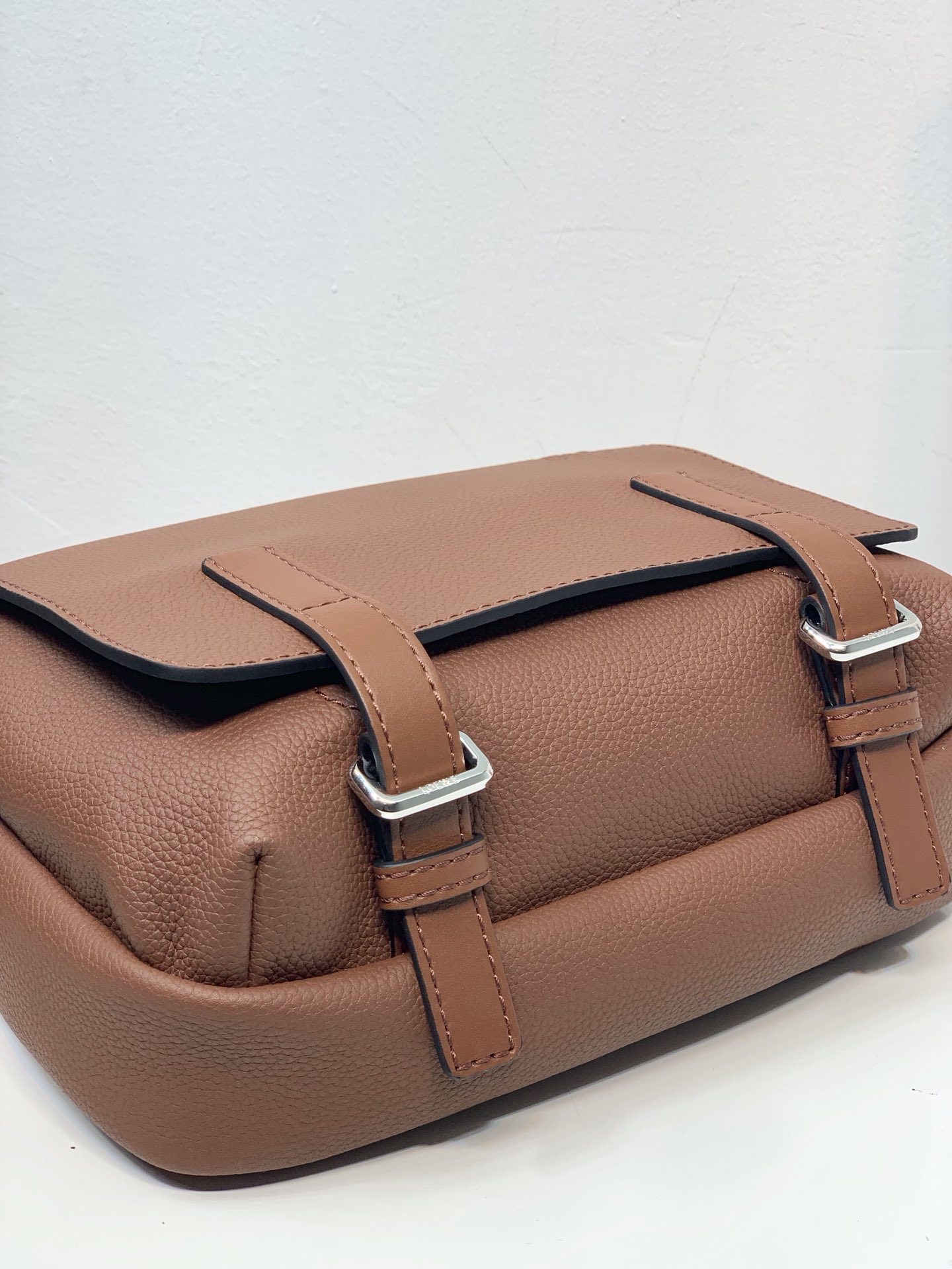 LOEWE罗意威 Military Messenger最新版信使包 0339棕色