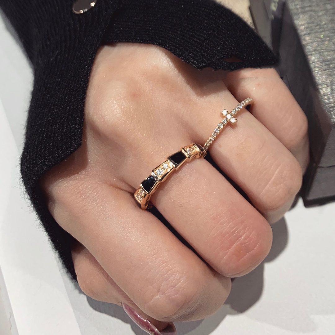 NO:631717,A delicate little ring that can be noticed at a glance. It is a must-have depending on the craftsmanship!  T-shaped ring,ring,Cardia high-end jewelry19860909一眼就能注意到的精致小戒指 主要看工艺叠搭必备！ T字戒指,,ring,卡迪亚高端饰品,Jewelry