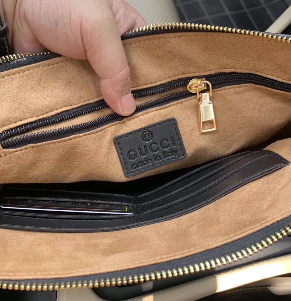 顶级gucci款🇮🇹最🆕爆款💢男士休闲包👜意大利🇮🇹进口顶级牛皮✔️无可挑剔的五金配件.💯名师设计，资深