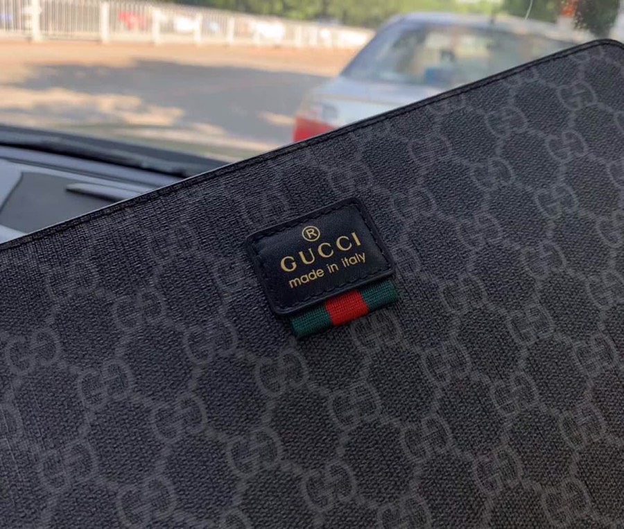 顶级gucci款🇮🇹最🆕爆款💢男士休闲包👜意大利🇮🇹进口顶级牛皮✔️无可挑剔的五金配件.💯名师设计，资深
