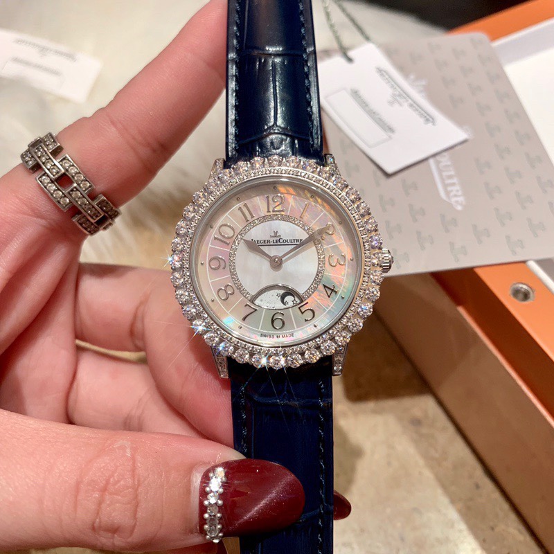 Cartier 积家约会系列月相珠宝腕表 是浪漫与柔美的象征 她掌管着大自然中的潮起潮落和季节更替