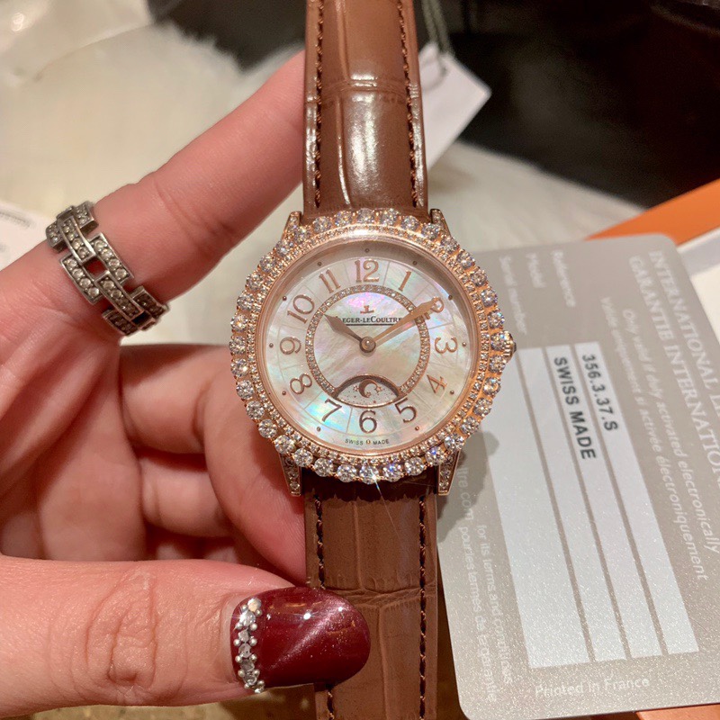 Cartier 积家约会系列月相珠宝腕表 是浪漫与柔美的象征 她掌管着大自然中的潮起潮落和季节更替