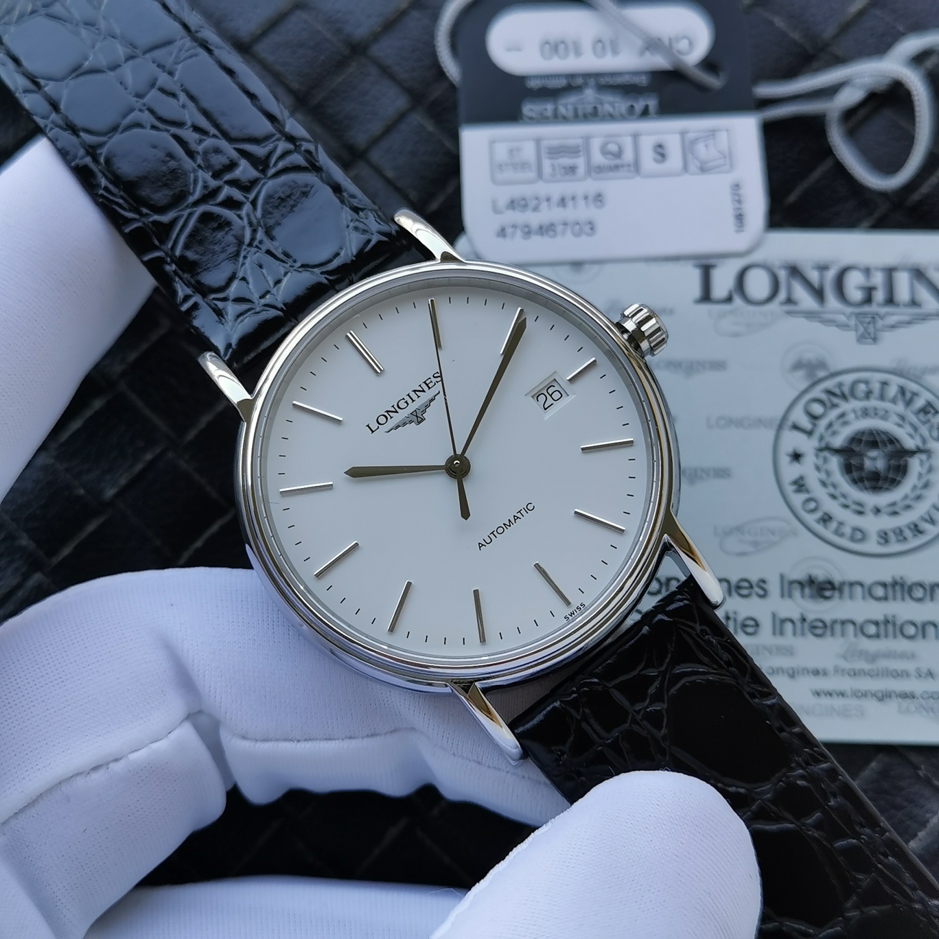 NO:158334,Counter K, accessories and original products are universal [Produced by KY] Longines Gorgeous Series, KY factory purchased multiple original models and opened them for 10 months to create the strongest version in the market. Welcome to compare and appreciate. 1 Case polishing and polishing technology are carefully crafted using CNC CNC machine tools. 2 movements are made of Cal. L619 fully automatic ultra-thin movement 3 literally used in electroplated platinum bar assembly, Roman font and bar tar shape and size are consistent with the original version 4 watch needles are newly opened, the shape and length are consistent with the original version, other versions are not in line with the version 5 Bottom thickness and shape and font thickness are consistent with the original version 6 straps are carefully crafted from imported 316L stainless steel, and every detail of the strap is consistent with the original version 7 double-sided sapphire crystal glass, case diameter 38.5mm thick 8mm All accessories are universal with the original version, original single quality, worth owning, longines19860909专柜K,配件与原装通用【KY出品】浪琴瑰丽系列,KY工厂购入多只原版开模历时10个月打造出市场最强版本没有之一,欢迎对比品鉴.1表壳打磨和抛光技术均使用CNC数控机床精雕细琢而成2机芯采用专柜一致的Cal.L619全自动超薄机芯3字面采用电镀白金条丁装配,罗马字体及条丁形状大小与原版一致4表针全新开模,形状长度与原版一致,别的版本都不对版5底盖厚度形状和字体粗细都与原版一致6表带采用进口316L精钢精心打造,带身每一个细节都与原版一致7双面蓝宝石水晶玻璃,表壳直径38.5mm厚度8mm所有配件与原装通用,原单品质,值得拥有,,longines,Watch