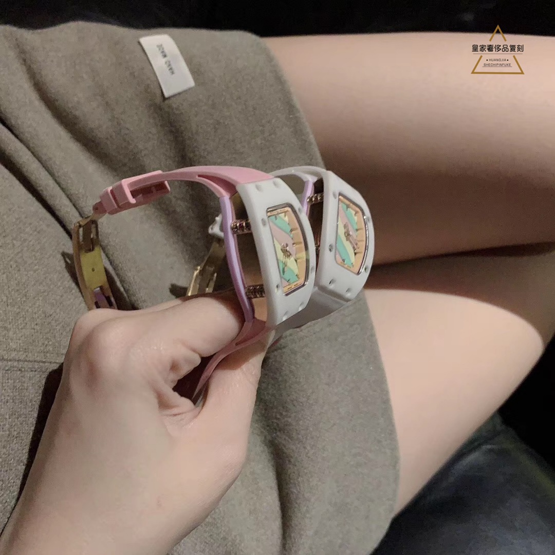 Richard Mille 理查德德米勒 RichardMille最新 bon bon系列最稀有的作品 克服传统工艺打破模式 表壳由白色陶瓷加上黄粉绿搪瓷表盘