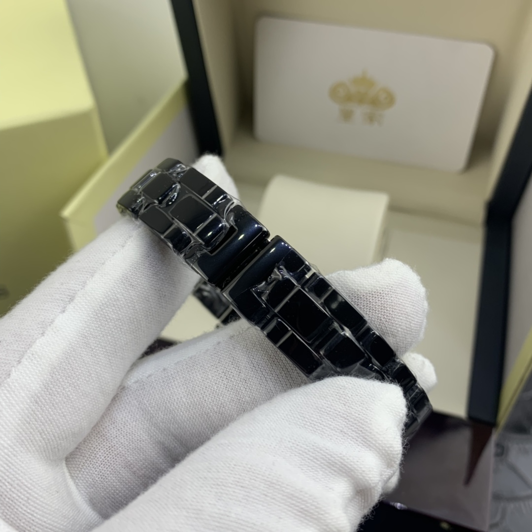 Chanel 皇家 香奈儿J12全黑陶瓷女表腕表
