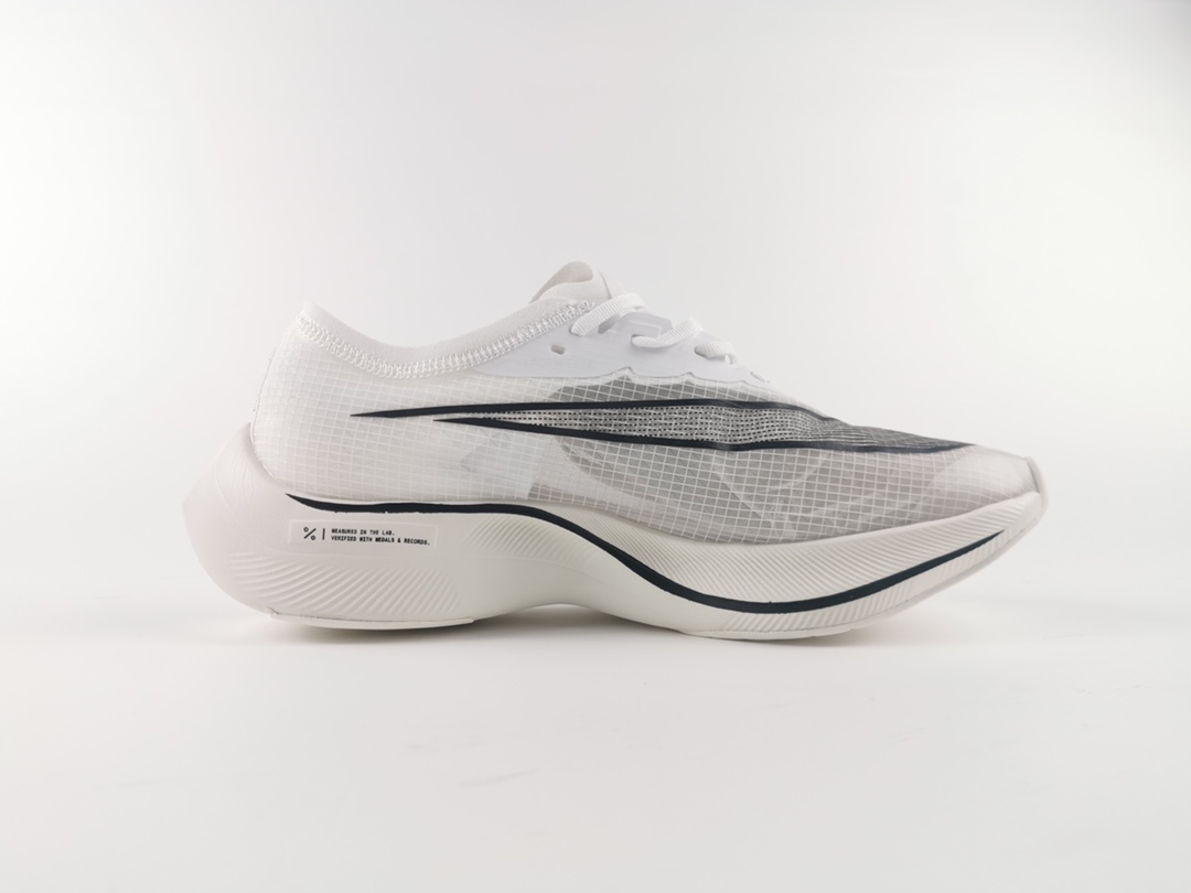 170 全新 ZoomX VaporFly NEXT% 这双新配色以白色蝉翼鞋面主打CT9133-100