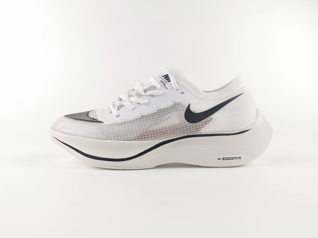 170 全新 ZoomX VaporFly NEXT% 这双新配色以白色蝉翼鞋面主打CT9133-100