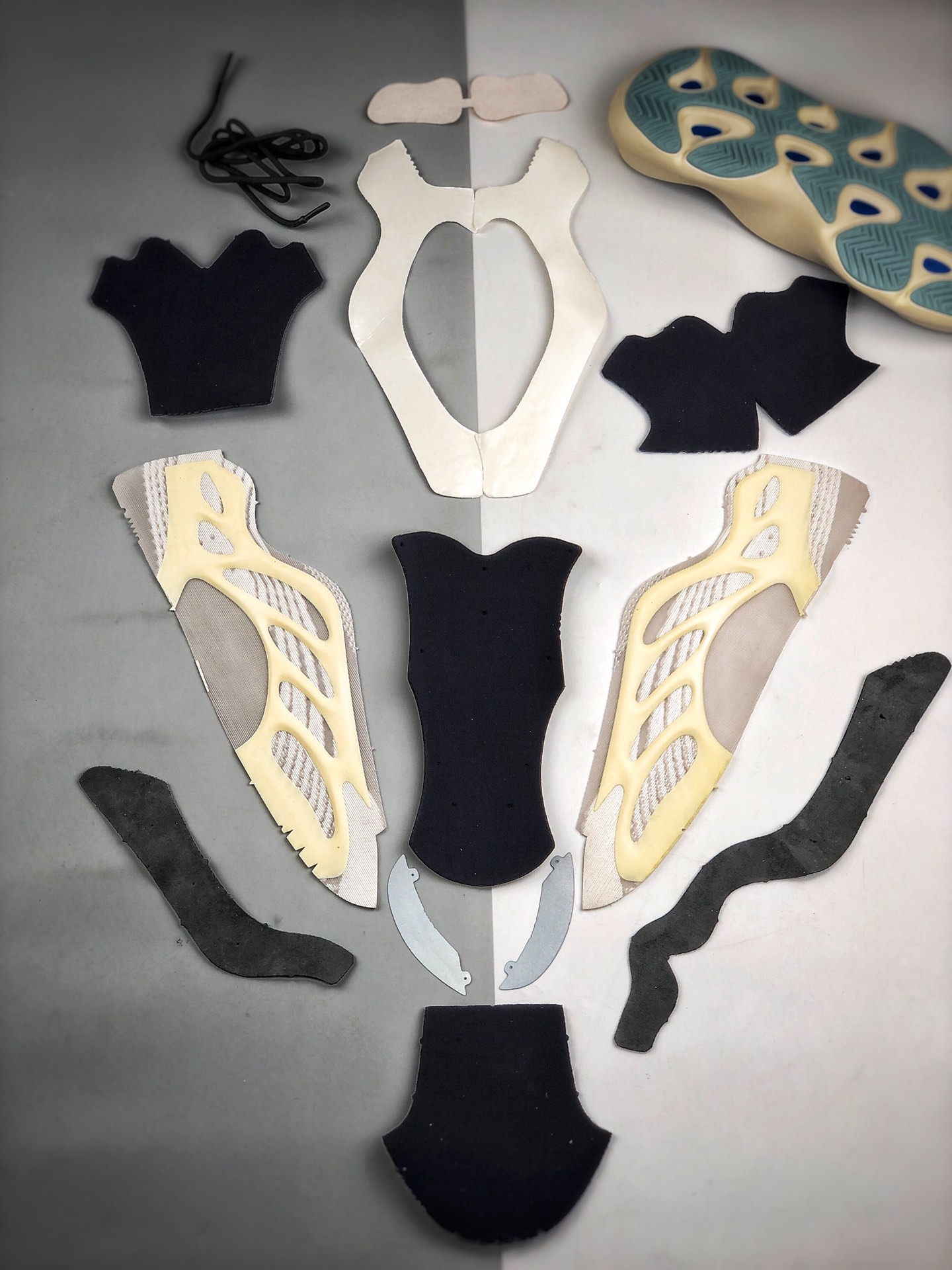 YEEZY 700 V3 "Azael Alien" Línea de producción S2 puramente original Vista de las piezas de corte principales