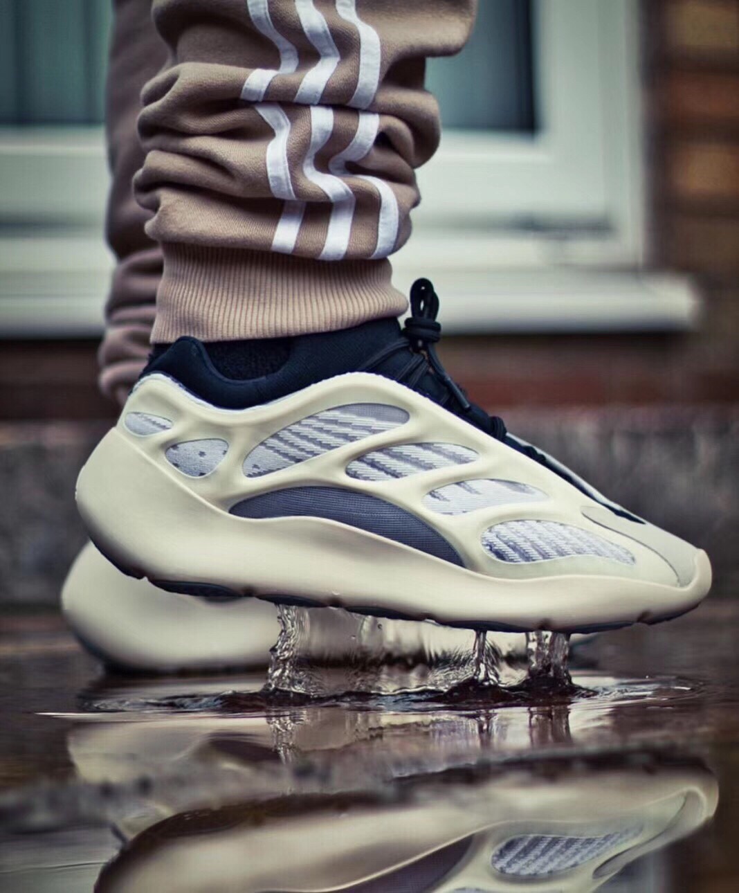 YEEZY 700 V3 "Azael Alien" # Material seleccionado para lucir en el pie Promoción para uso propio