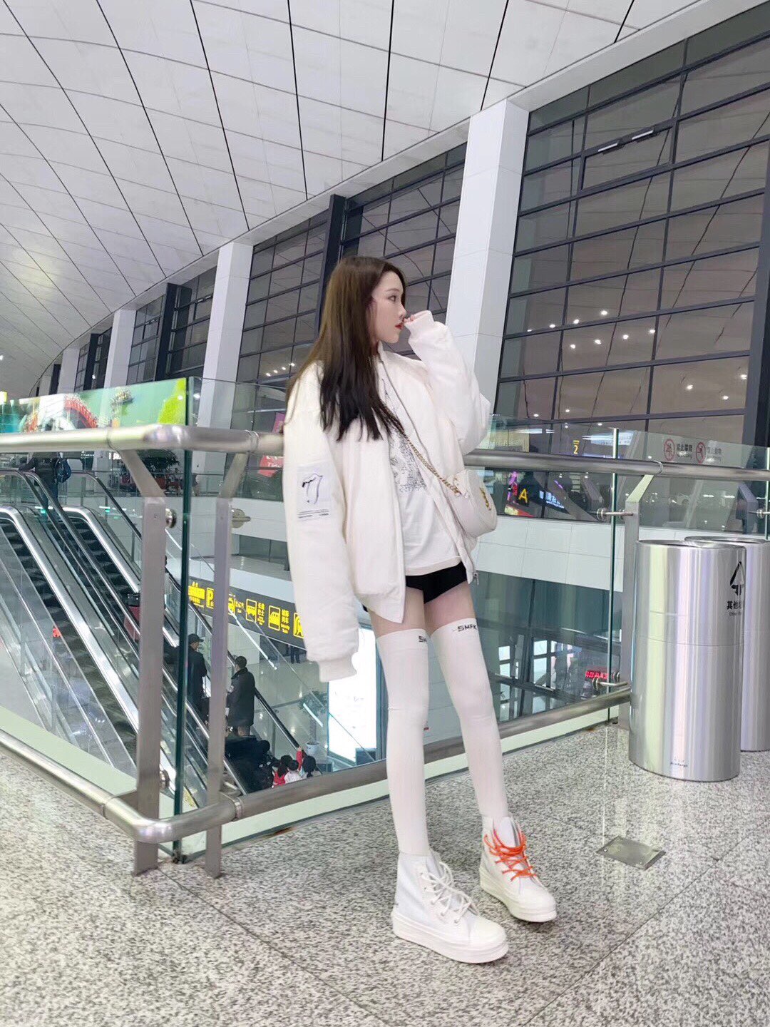 Saint laurent Ysl 最新VINYLE鱼子酱小圆包 610436白色