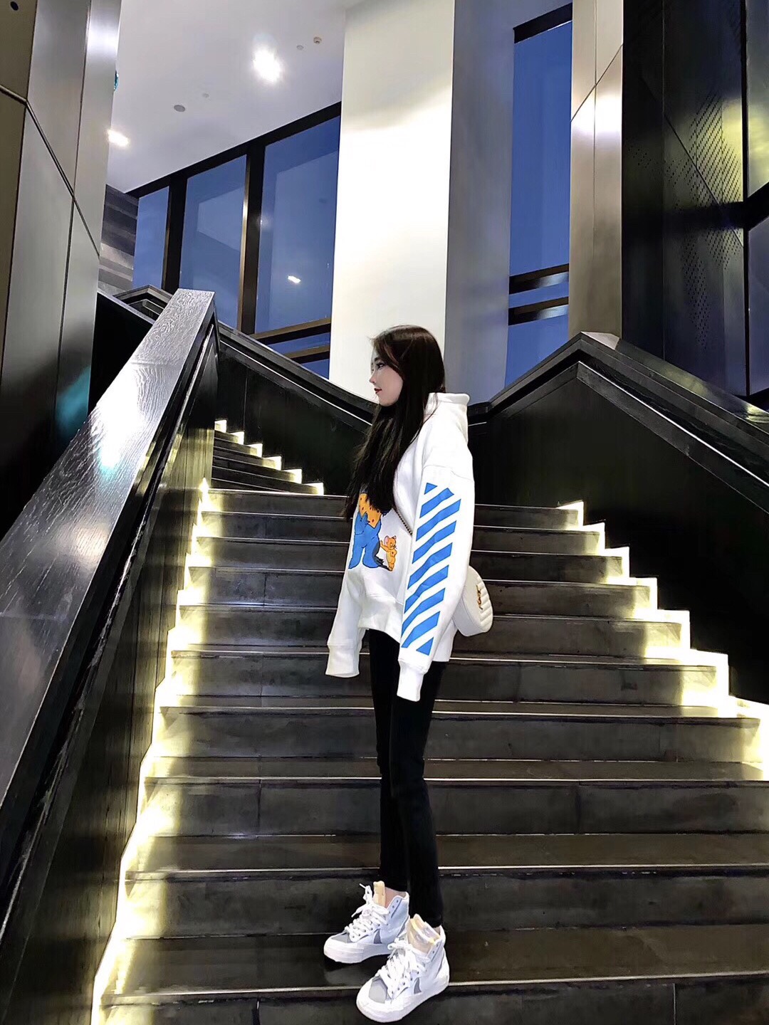 Saint laurent Ysl 最新VINYLE鱼子酱小圆包 610436白色