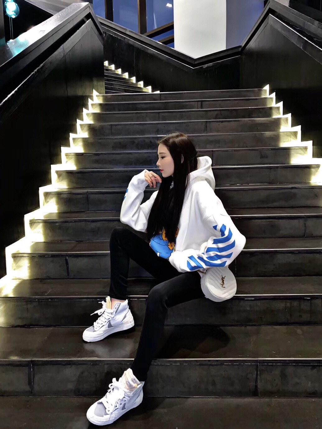 Saint laurent Ysl 最新VINYLE鱼子酱小圆包 610436白色