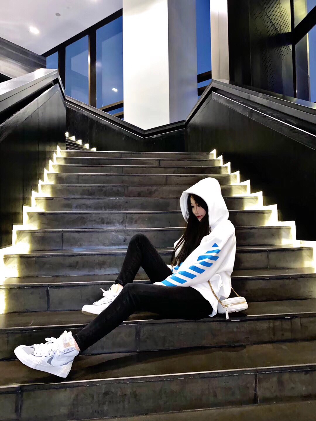 Saint laurent Ysl 最新VINYLE鱼子酱小圆包 610436白色