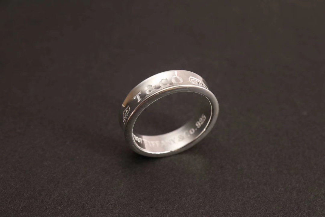 Tiffany & Co. /个 Tiffany&Co. 1837 纯银宽版戒指