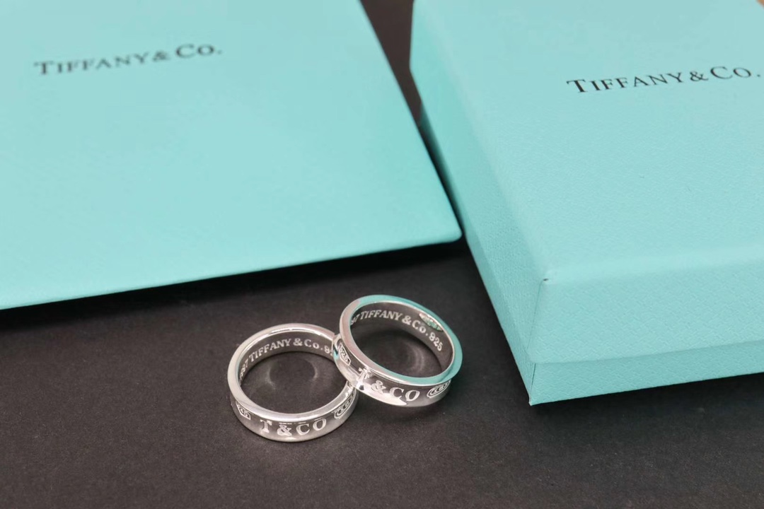 Tiffany & Co. /个 Tiffany&Co. 1837 纯银宽版戒指