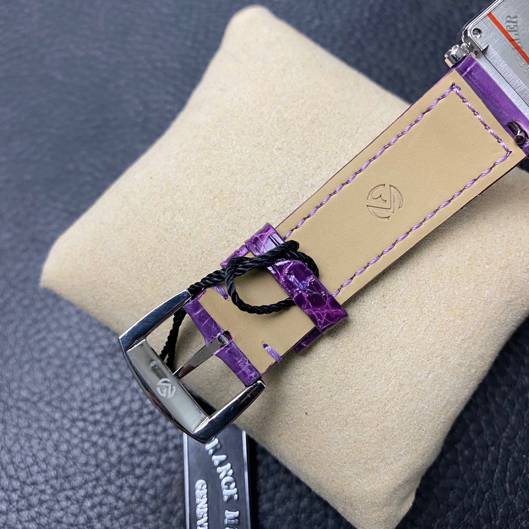Lacoste 紫色花朵配上紫色鳄鱼皮，好美
