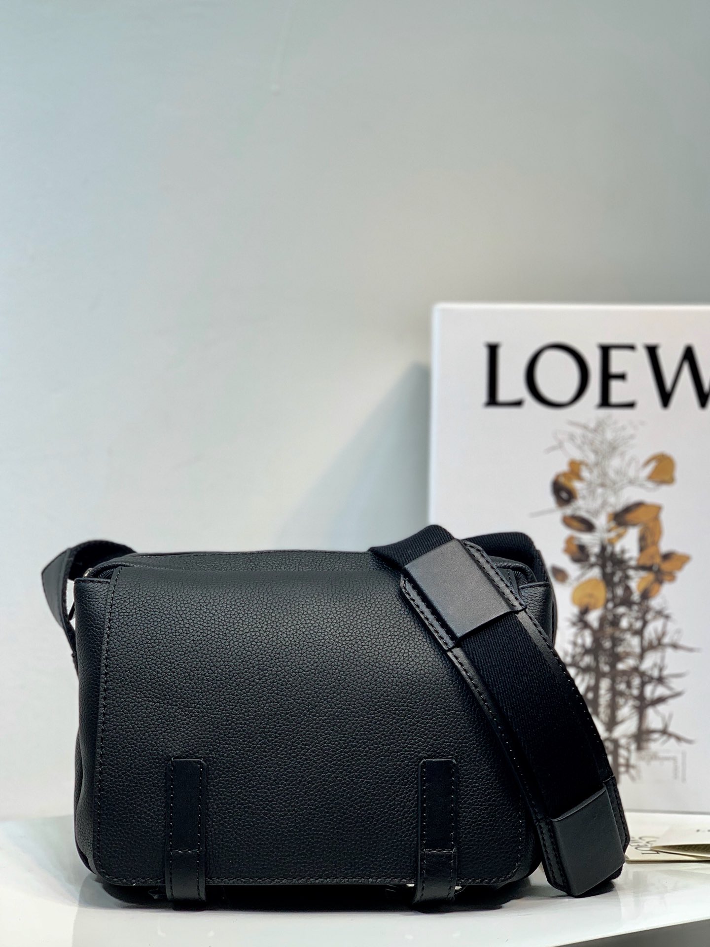 LOEWE罗意威 Military Messenger最新版信使包 0339黑色